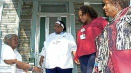 Community health educators talk with an North Lawndale resident about diabetes awareness, an initiative by Sinai Urban Health Institute (SUHI).